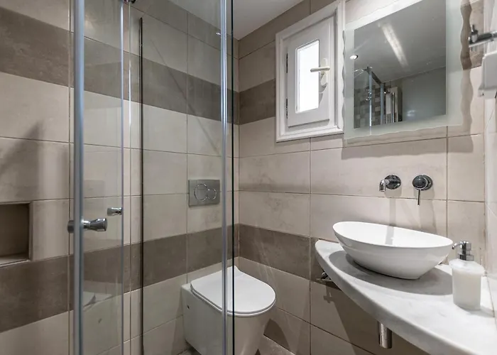 Crystal Naxos 1 At 4*