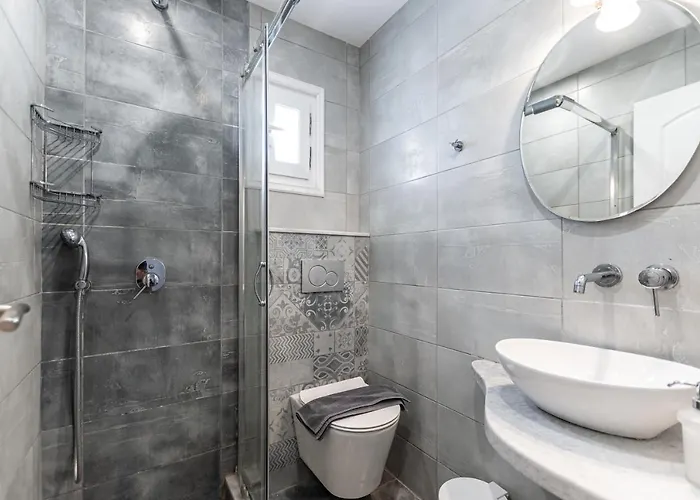 Crystal Naxos 1 At 4*