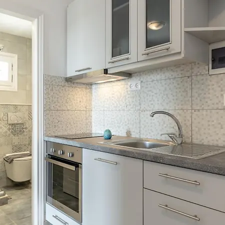 Crystal Naxos 1 At 4*