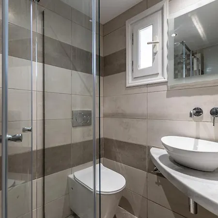 Crystal Naxos 1 At 4*