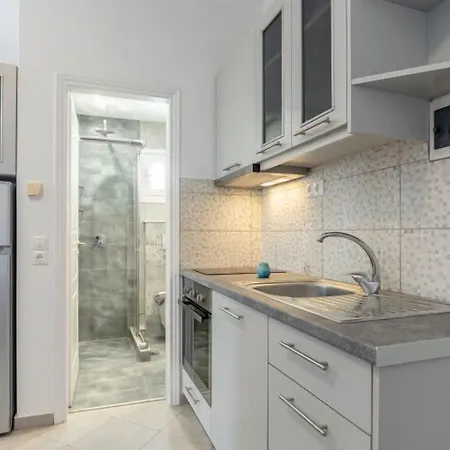 Crystal Naxos 1 At 4*