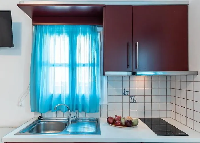 Crystal Naxos 1 At ميكري فيغلا